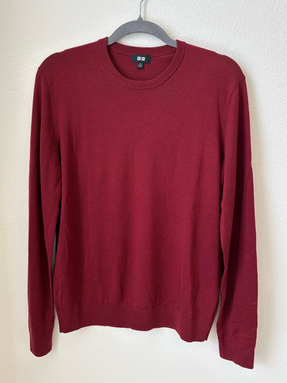 UNIQLO 100% Wool Crewneck Sweater Burgundy Size M❤️